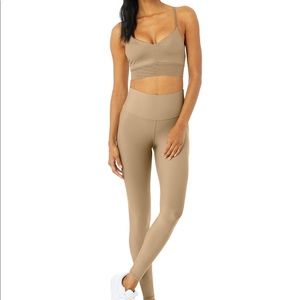 Alo set: lavish bra in glossy gravel and Alo airlift leggings in gravel